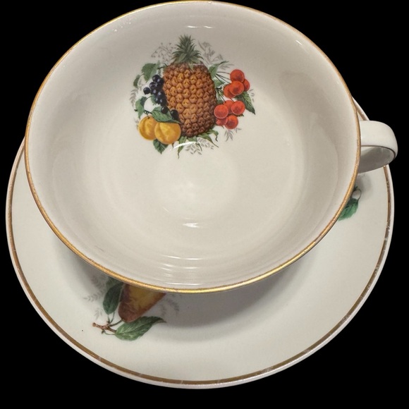 Vintage Jaeger Co. Bavaria Crown E&R Footed Fruit Pattern 4 Teacups with Saucers - Picture 4 of 13